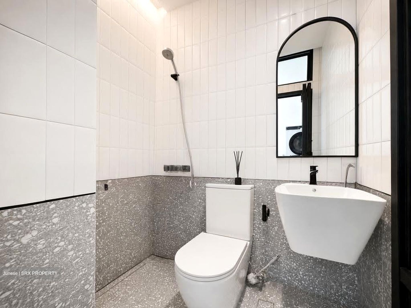 Charlton Corner (D19), Apartment #612069111